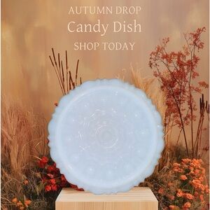 Vintage Milk Glass 1940’s Scalloped Trinket Jewelry Candy Nut Dish